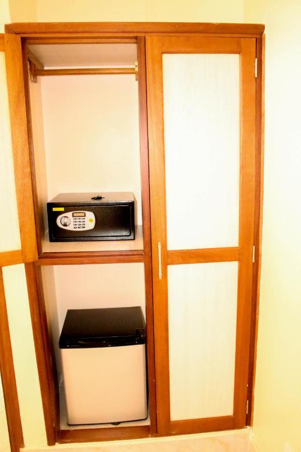 Prinias Hotel キスム エクステリア 写真