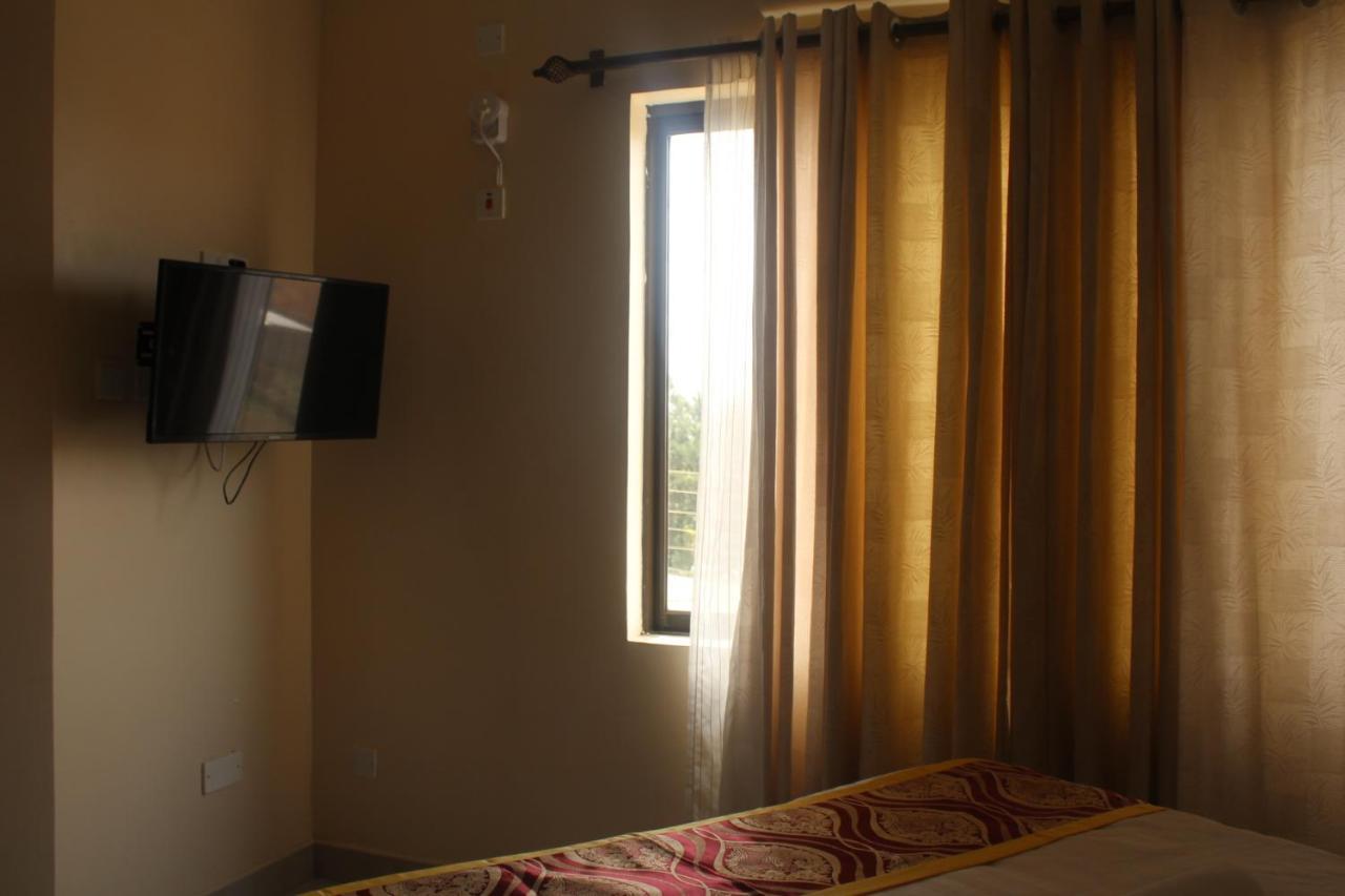 Prinias Hotel キスム エクステリア 写真