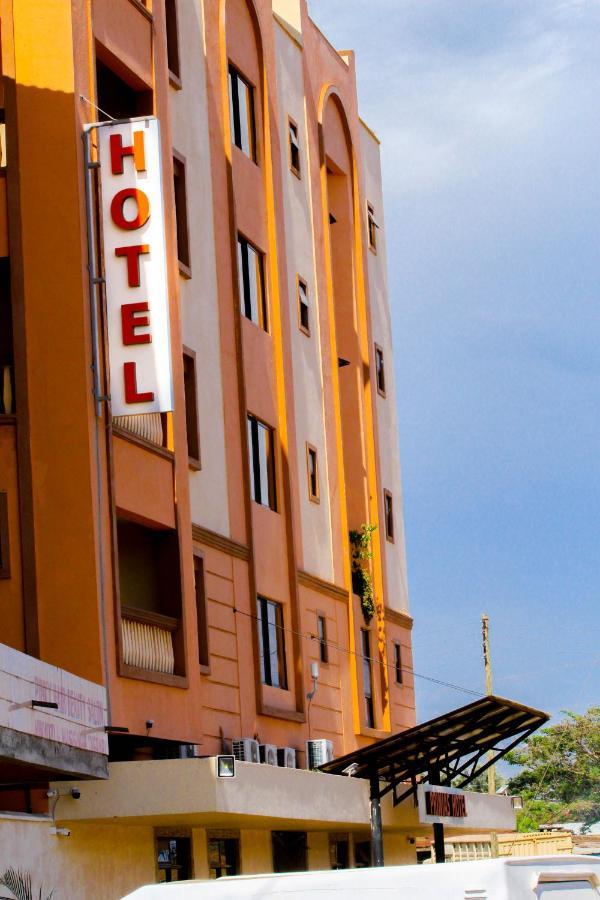 Prinias Hotel キスム エクステリア 写真