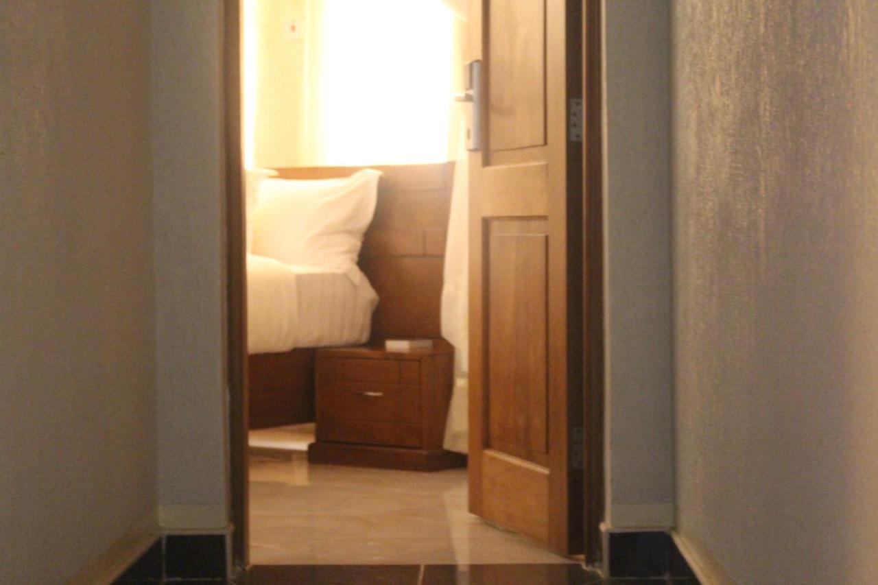 Prinias Hotel キスム エクステリア 写真