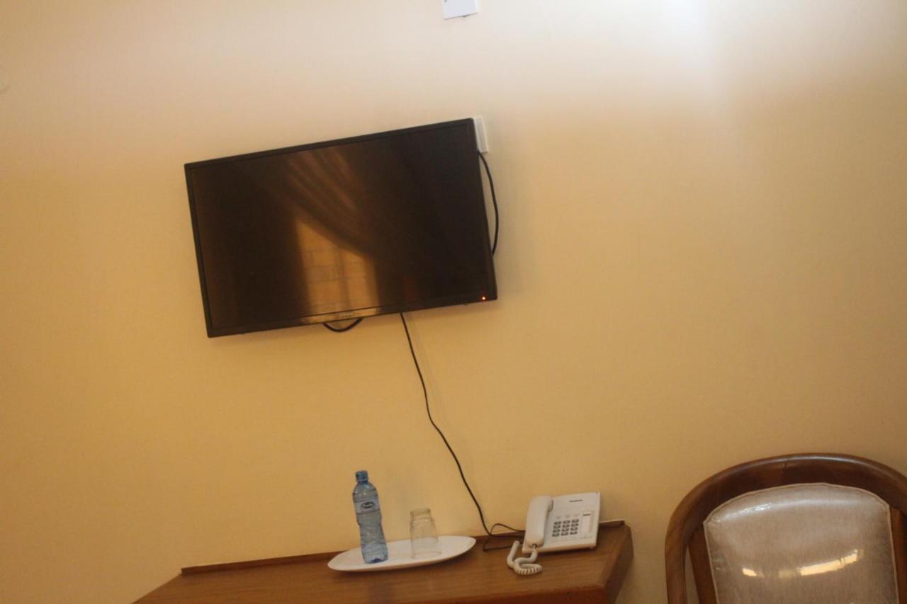 Prinias Hotel キスム エクステリア 写真