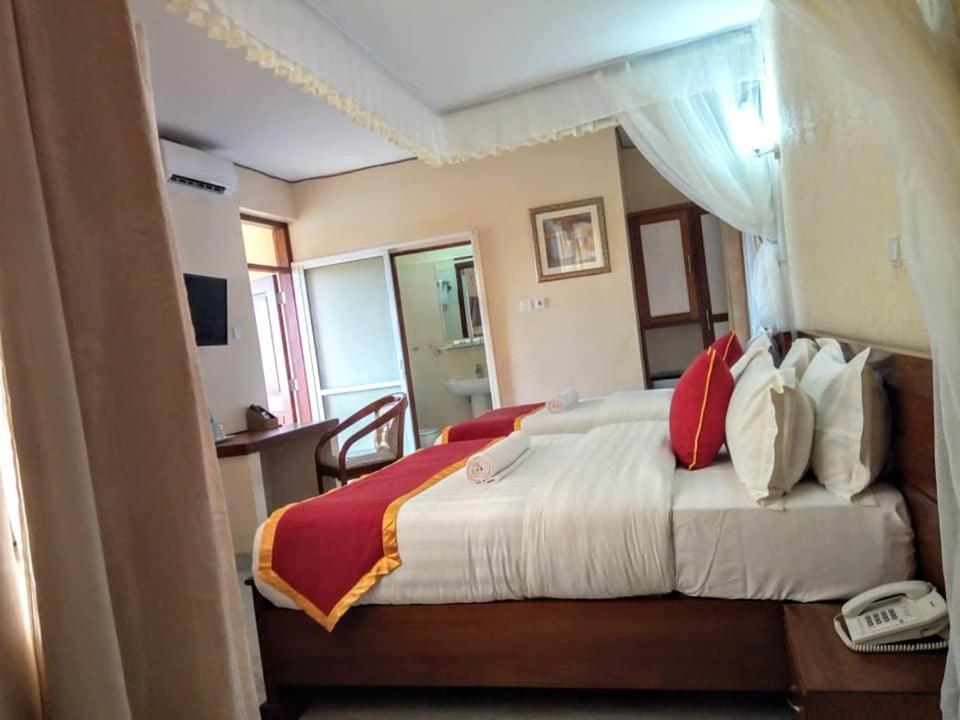 Prinias Hotel キスム エクステリア 写真