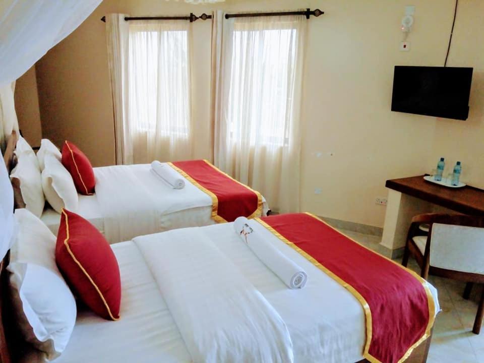 Prinias Hotel キスム エクステリア 写真
